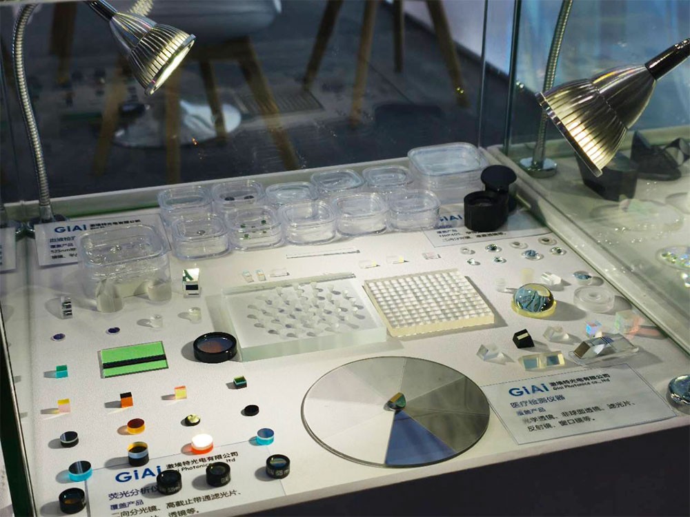 濾光片 醫療檢測及熒光分析光學鏡片展示